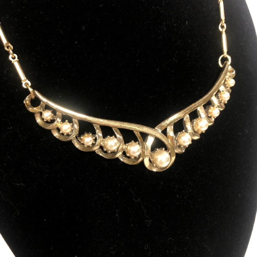 Vintage Coro Gold Tone Faux Pearl Bib Choker Necklace Mid Century Modern V Shape